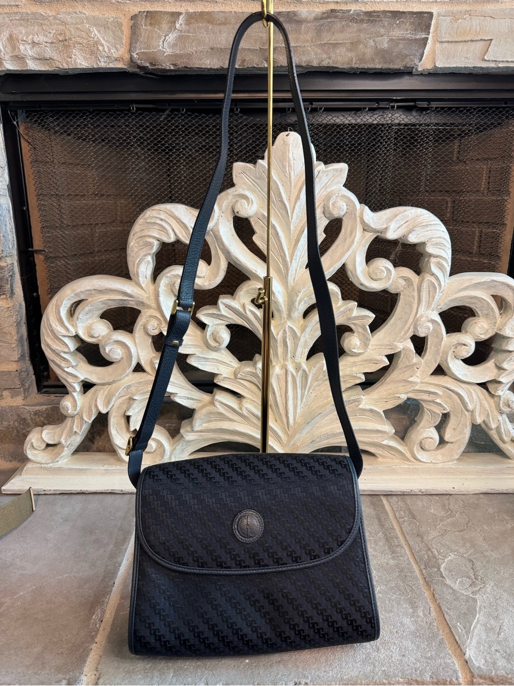 Gucci Black Women's Crossbody Bag - Classic Quilted Design with COA